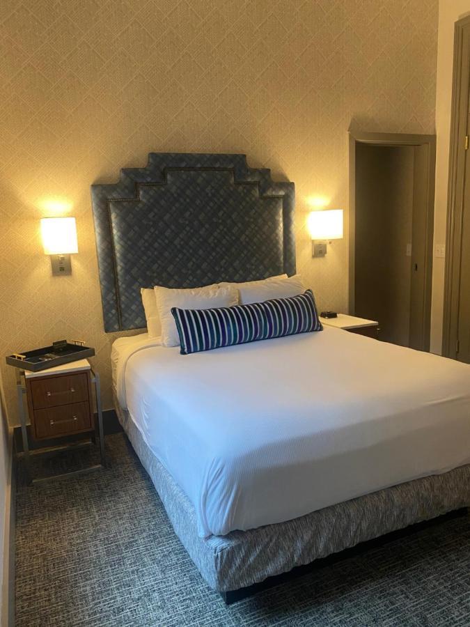 Harlow Hotel 2*
